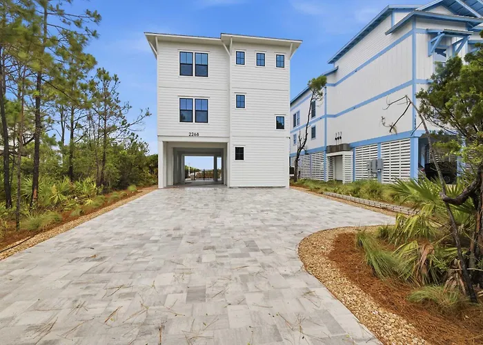 New- 6 Bedroom-Private Pool- Pet Friendly More Pics Coming Soon